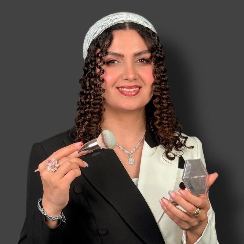 خانم مریم نصیری رضی — مدیر سالن روژینا